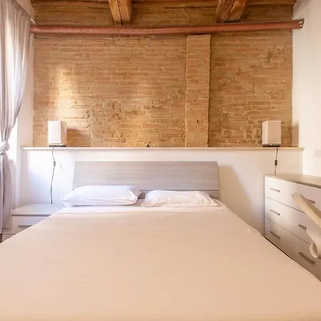Fabretti - Modern & Elegant 2-bedroom Downtown Retreat